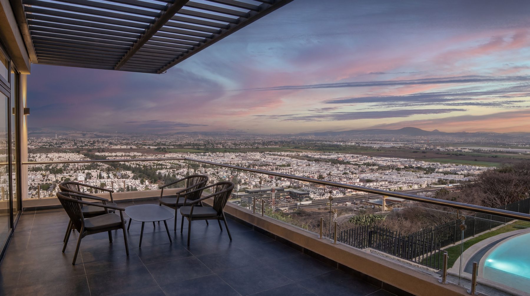 Casa club · terraza y gimnasio