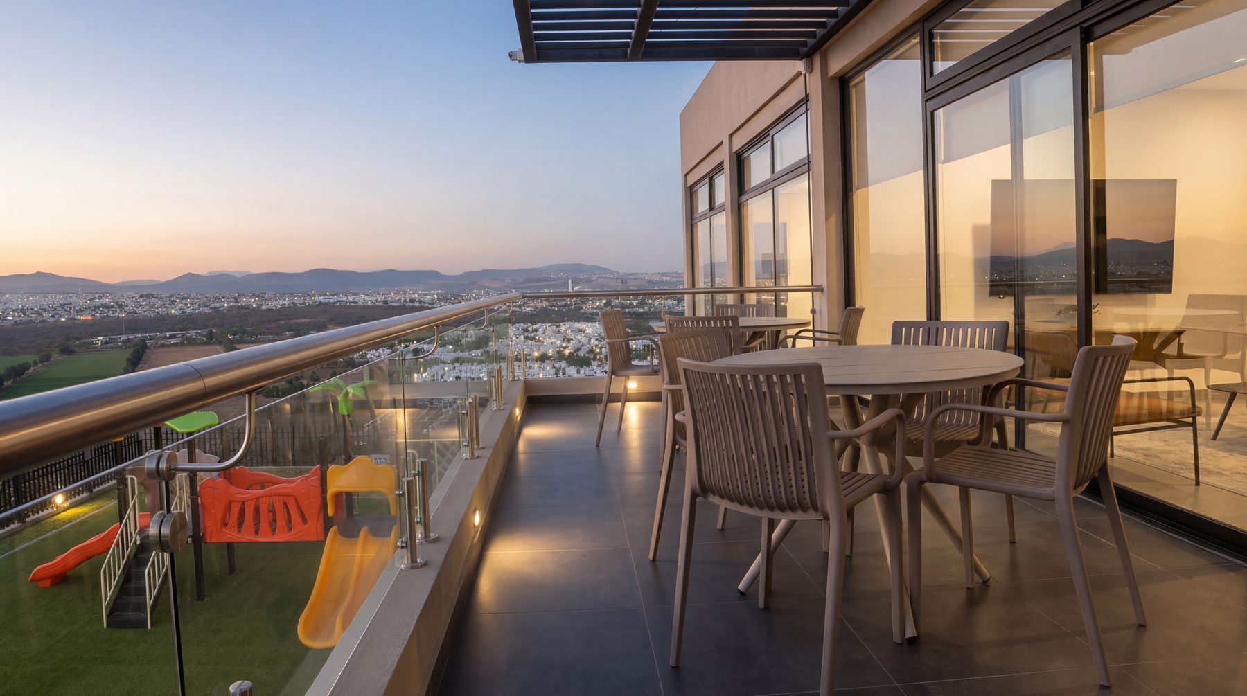 Casa club · terraza y área de lectura