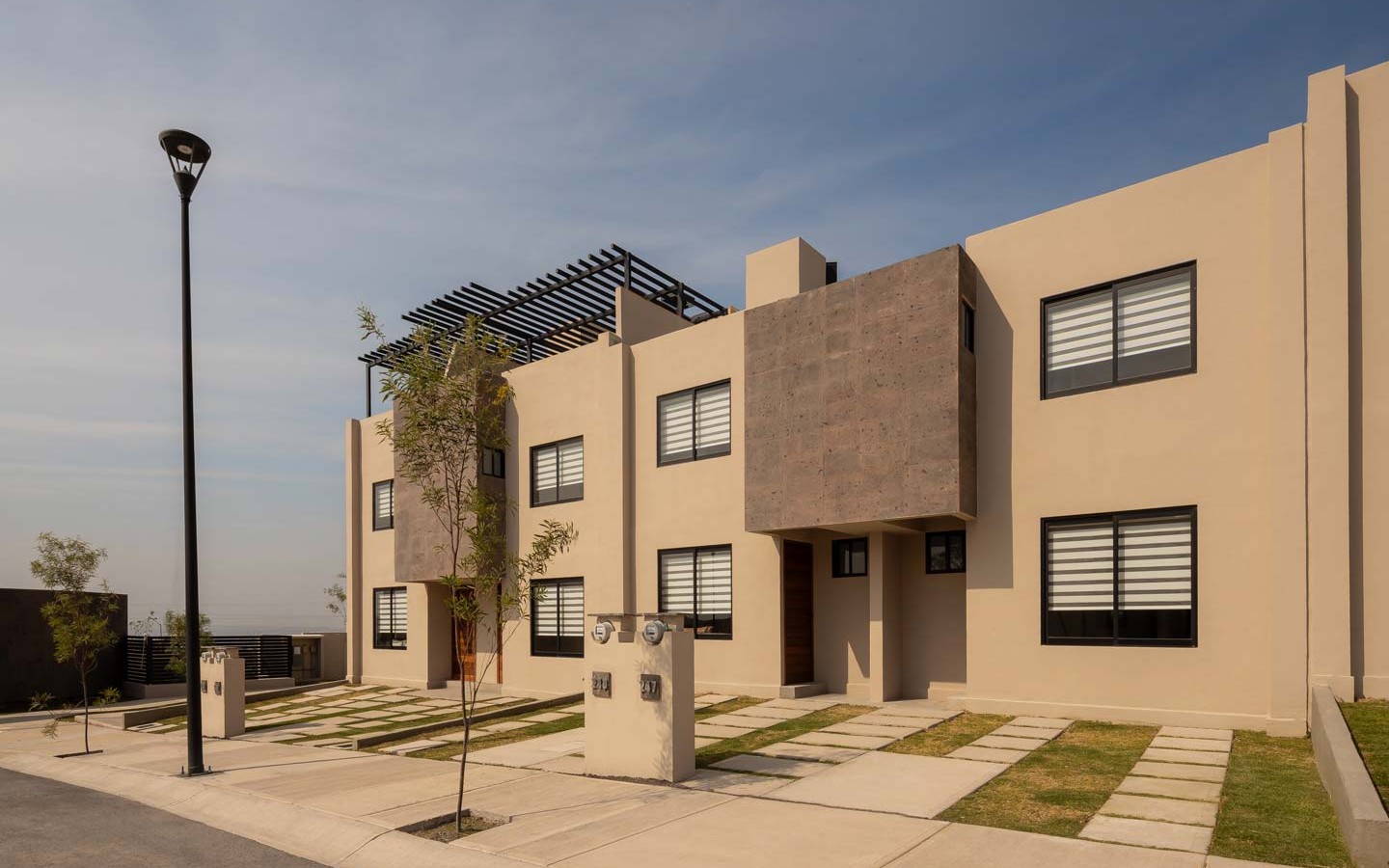 Fachada del modelo Ceiba Roof · Meseta Altta Homes